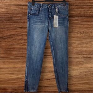 Cream Ankle Jeans With Zipper Accents Size 32